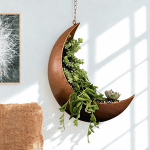 Κρεμαστή γλάστρα σε σχήμα φεγγαριού