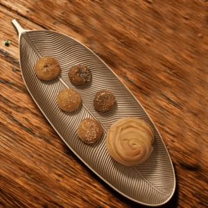 Μοντέρνο μπολ σερβιρίσματος σε σχήμα φύλλου – χρυσό