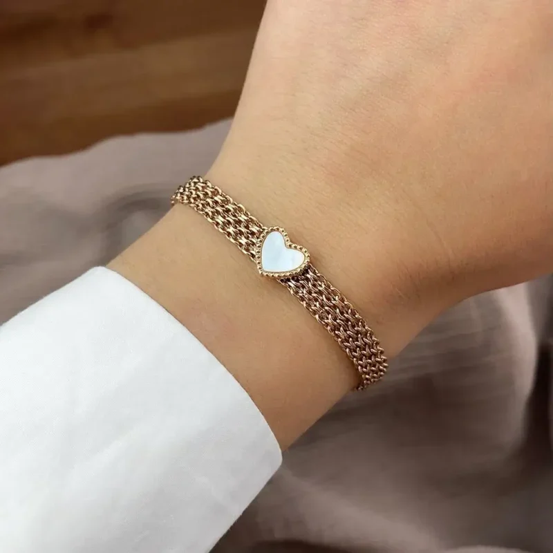 Amanda-kk-2-800x800 Amanda-kk-2-800x800